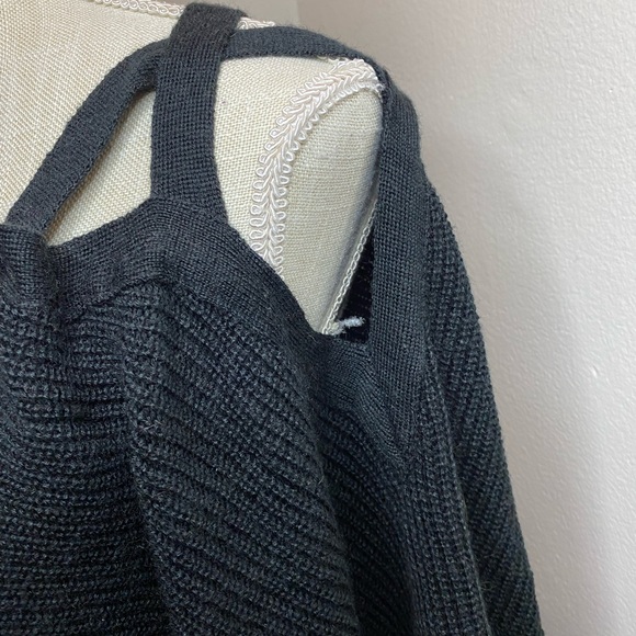 Accessory Street Black One Shoulder Cold Shoulder Poncho - Picture 9 of 9